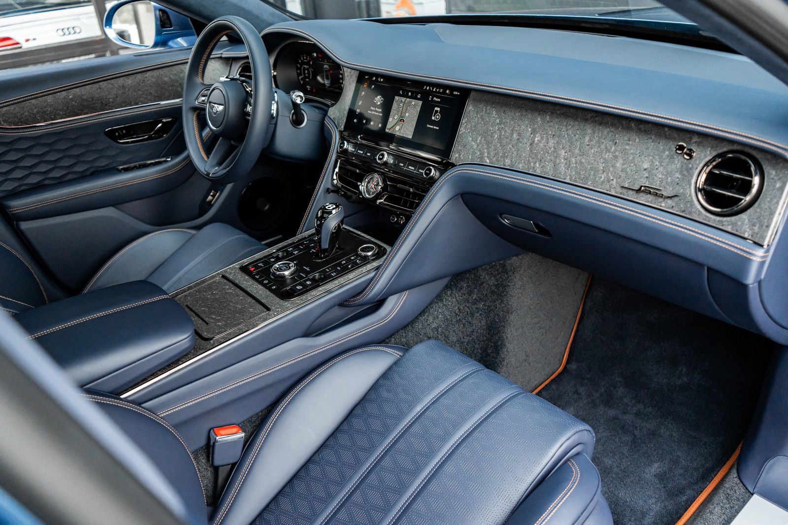 Used 2025 Bentley Flying Spur Plug-In Hybrid AWD/4WD image 2