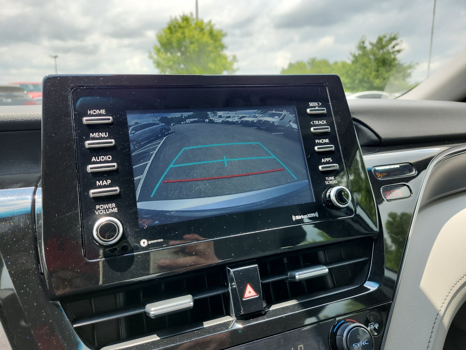 Used 2022 Toyota Camry SE FWD image 19