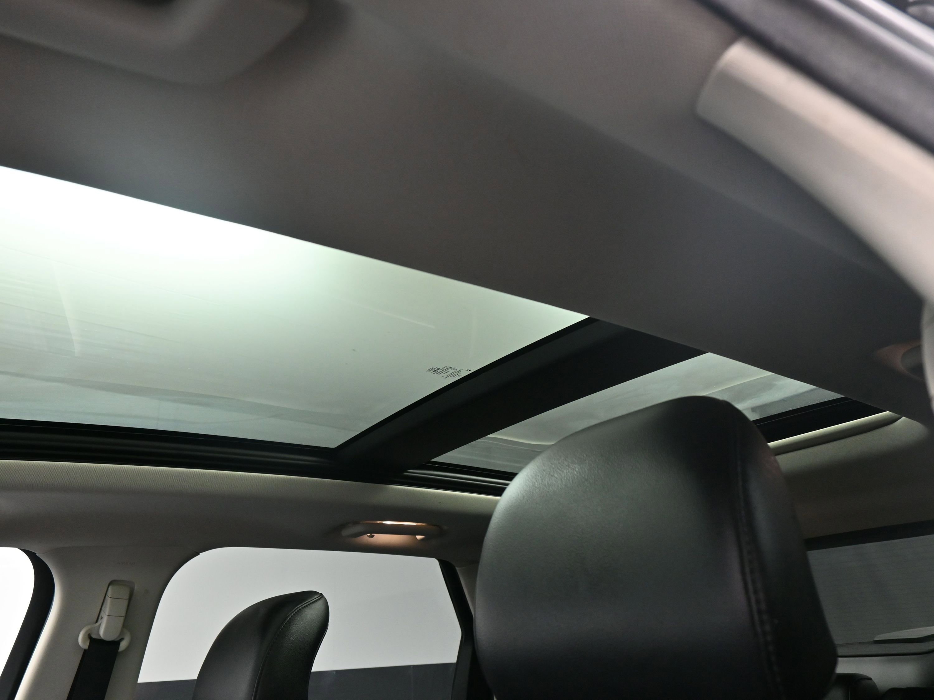 Used 2016 Ford Edge Titanium w/ Equipment Group 301A AWD/4WD image 14