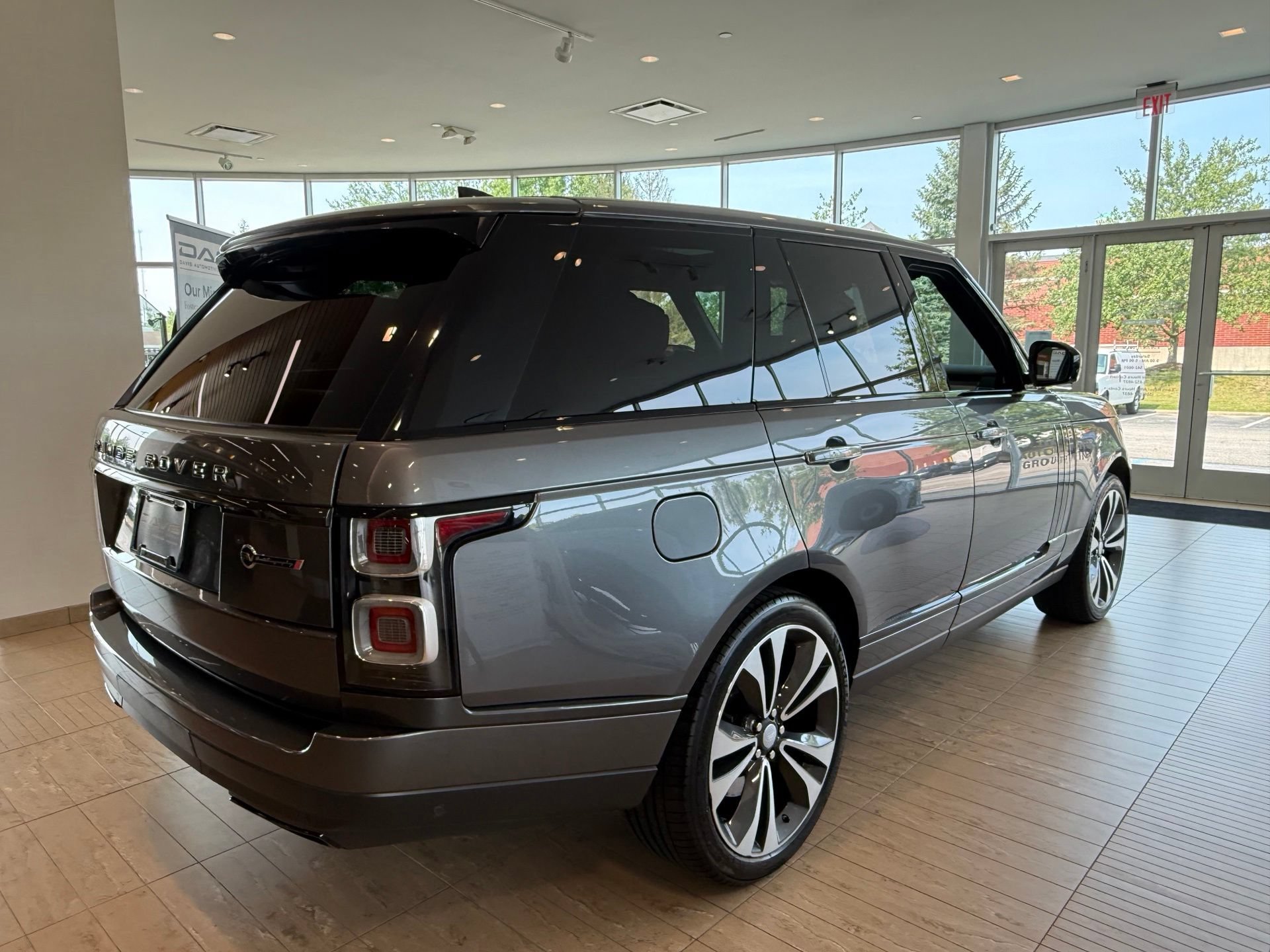 Used 2018 Land Rover Range Rover SV Autobiography Dynamic AWD/4WD image 11