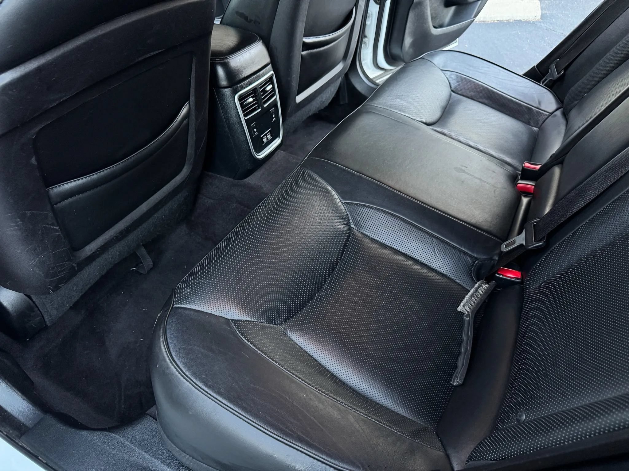 Used 2018 Chrysler 300 Limited RWD image 19