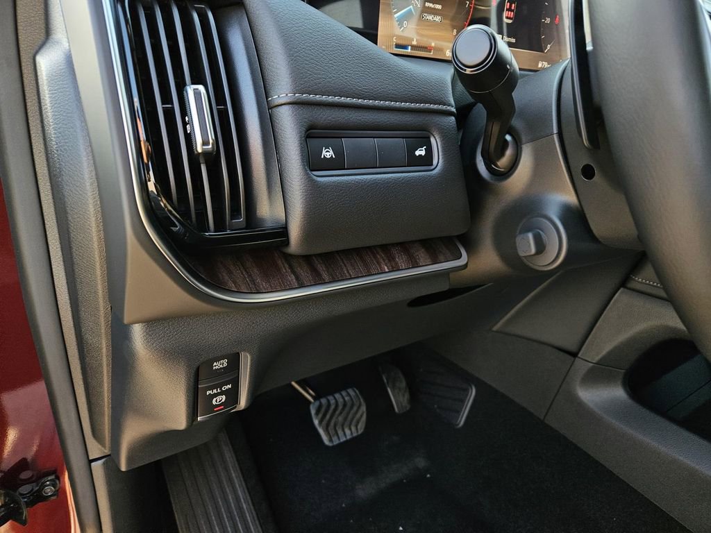 New 2026 Nissan Armada SL w/ Captain's Chari Seat Package image 15