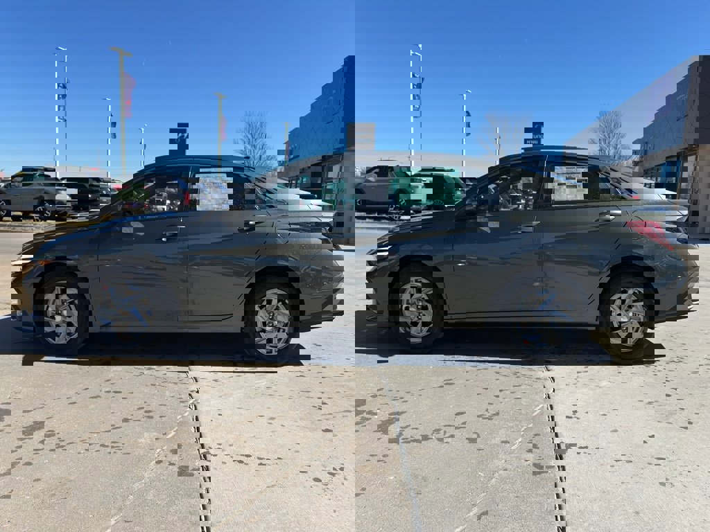 New 2026 Hyundai Elantra SE image 4