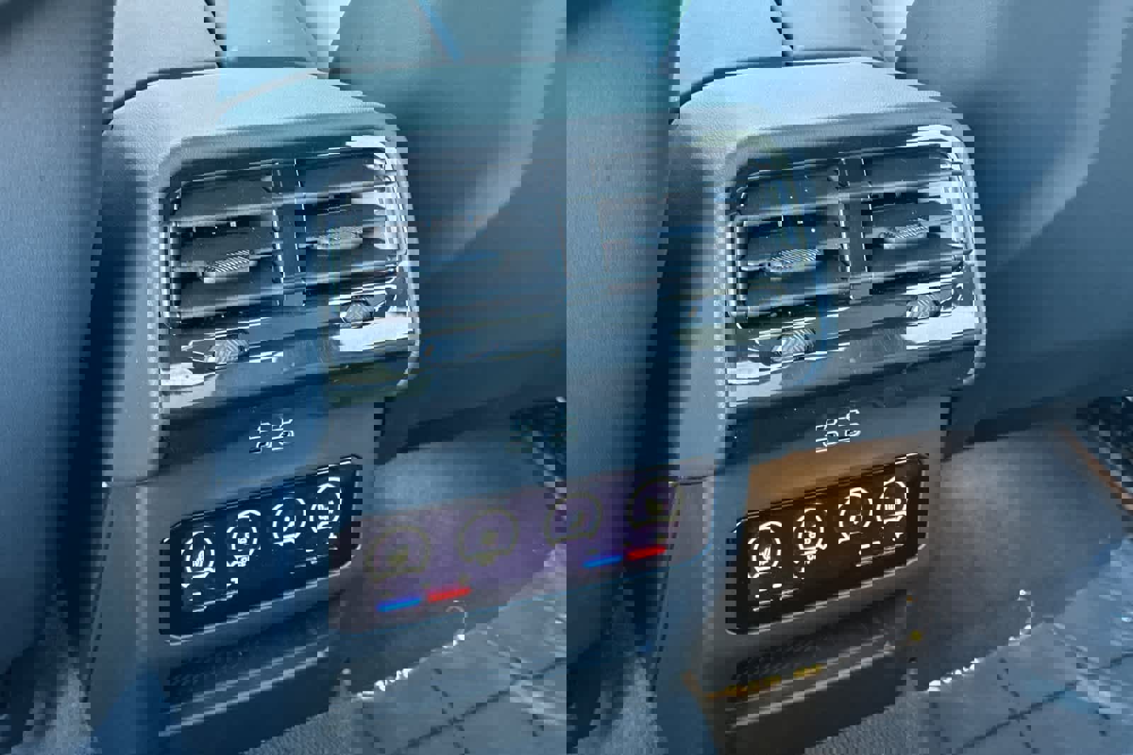 Used 2025 BMW M5 w/ Carbon Package image 14