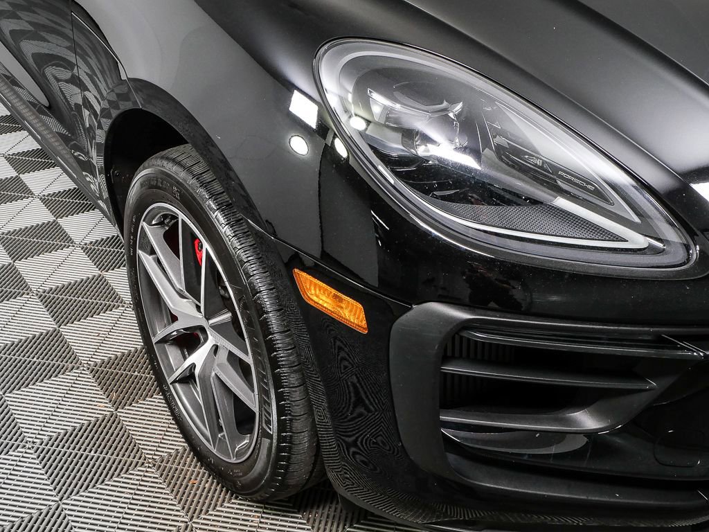 Certified 2023 Porsche Macan S w/ Premium Package Plus image 39