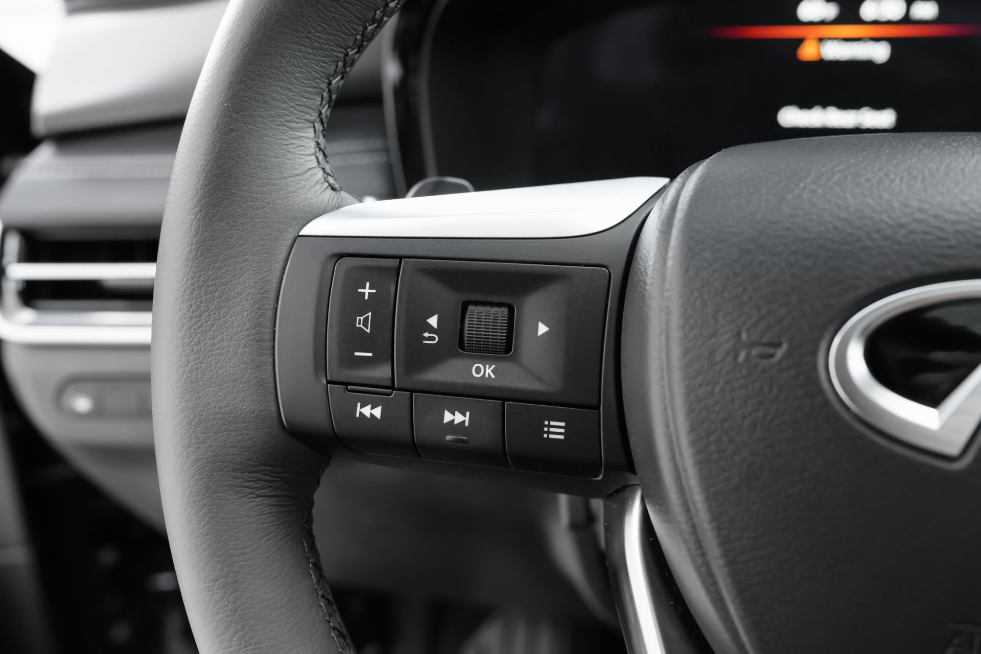 Certified 2026 INFINITI QX60 Luxe w/ Cargo Package FWD image 17