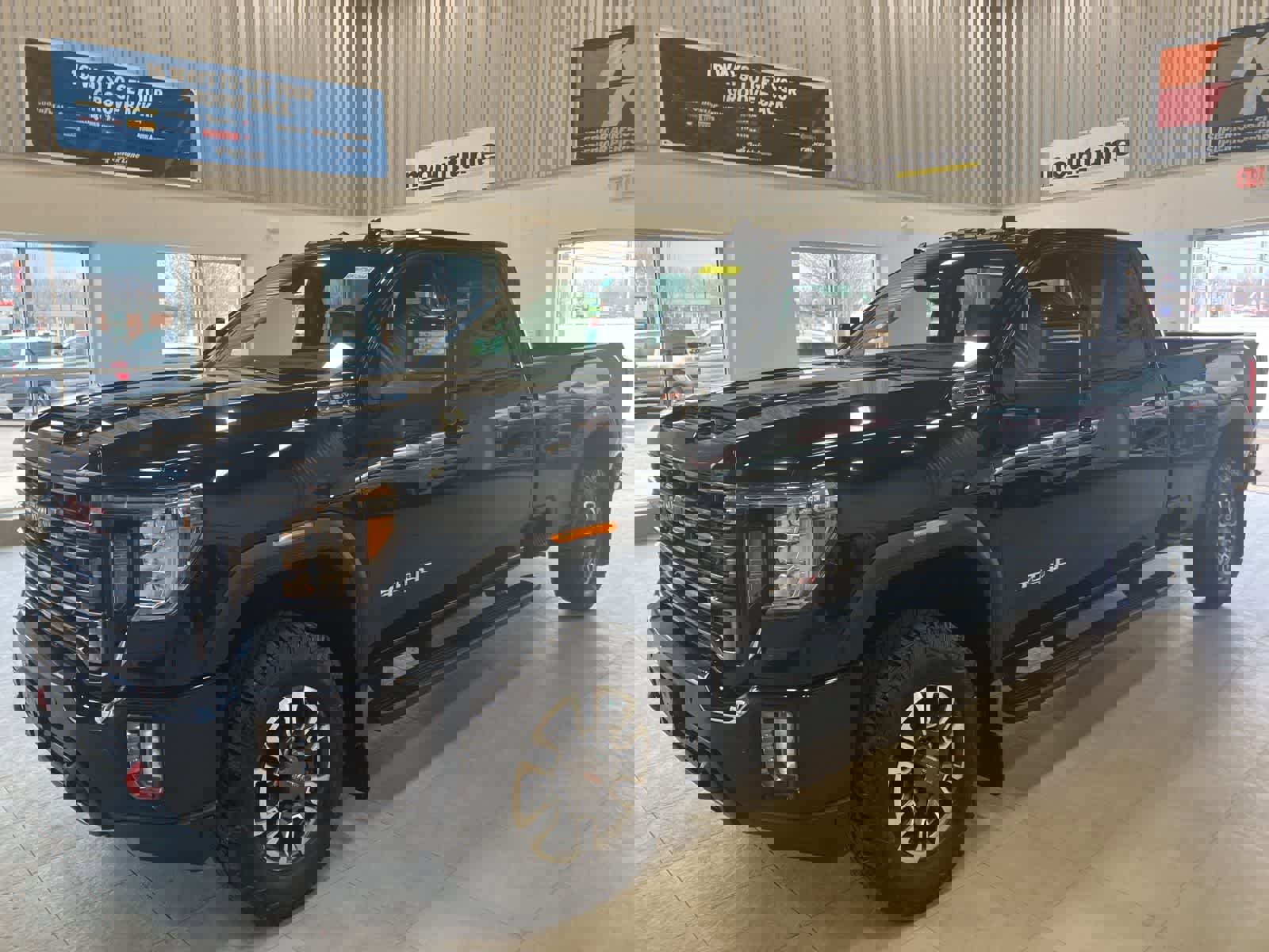 Used 2021 GMC Sierra 2500 AT4 w/ AT4 Preferred Package image 1