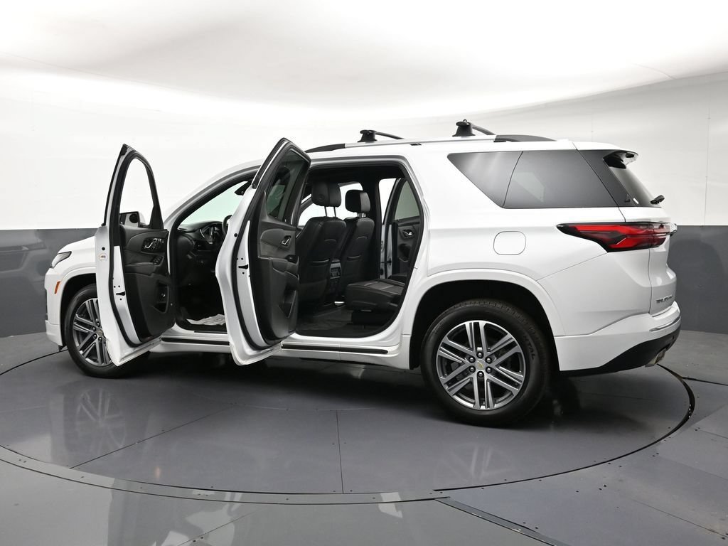 Used 2023 Chevrolet Traverse High Country w/ LPO, Floor Liner Package AWD/4WD image 35