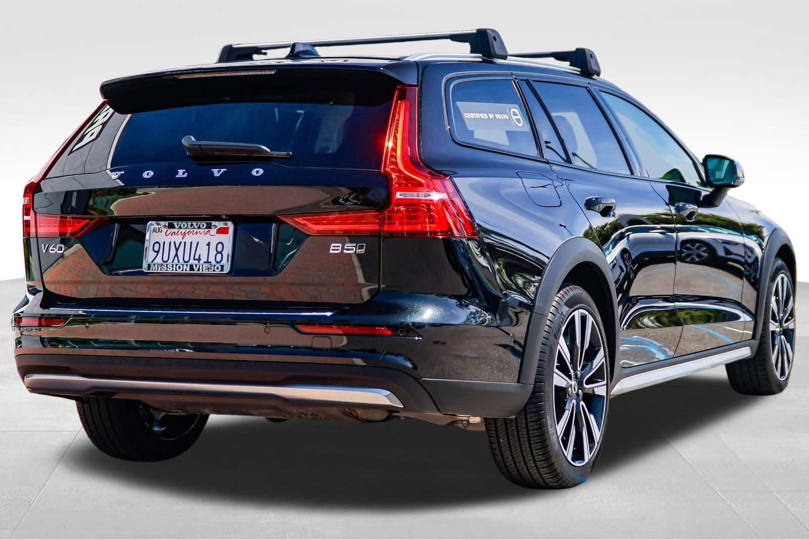 Used 2025 Volvo V60 B5 Cross Country Ultra w/ Protection Package Premier AWD/4WD image 8