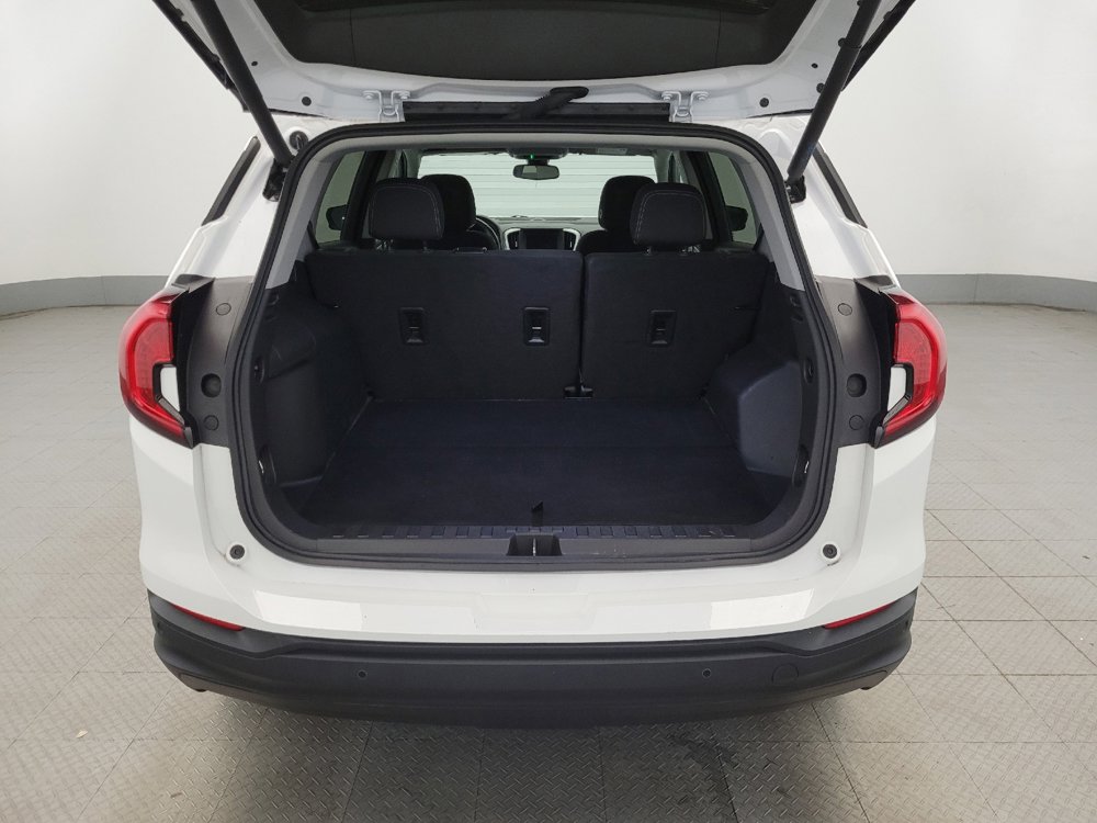 Used 2023 GMC Terrain SLE w/ Driver Convenience Package image 29