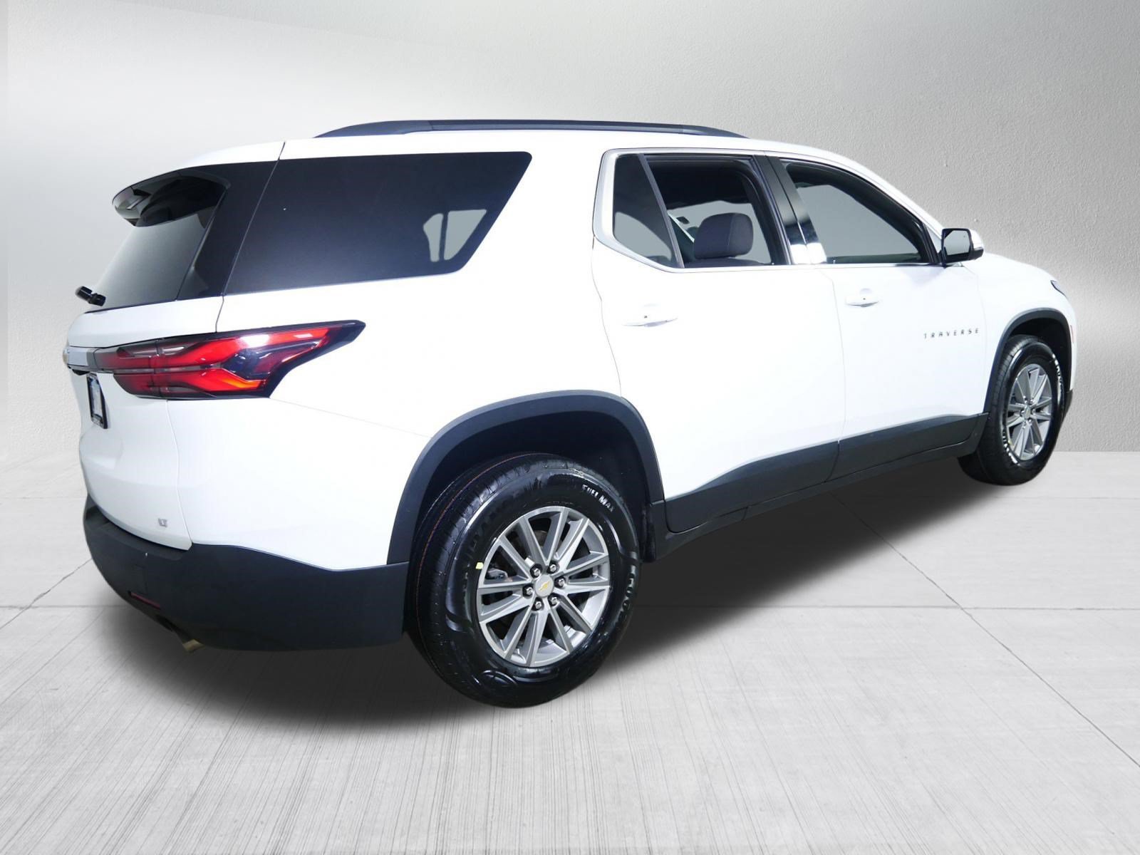 Used 2023 Chevrolet Traverse LT w/ Rear Camera Mirror Package AWD/4WD image 7