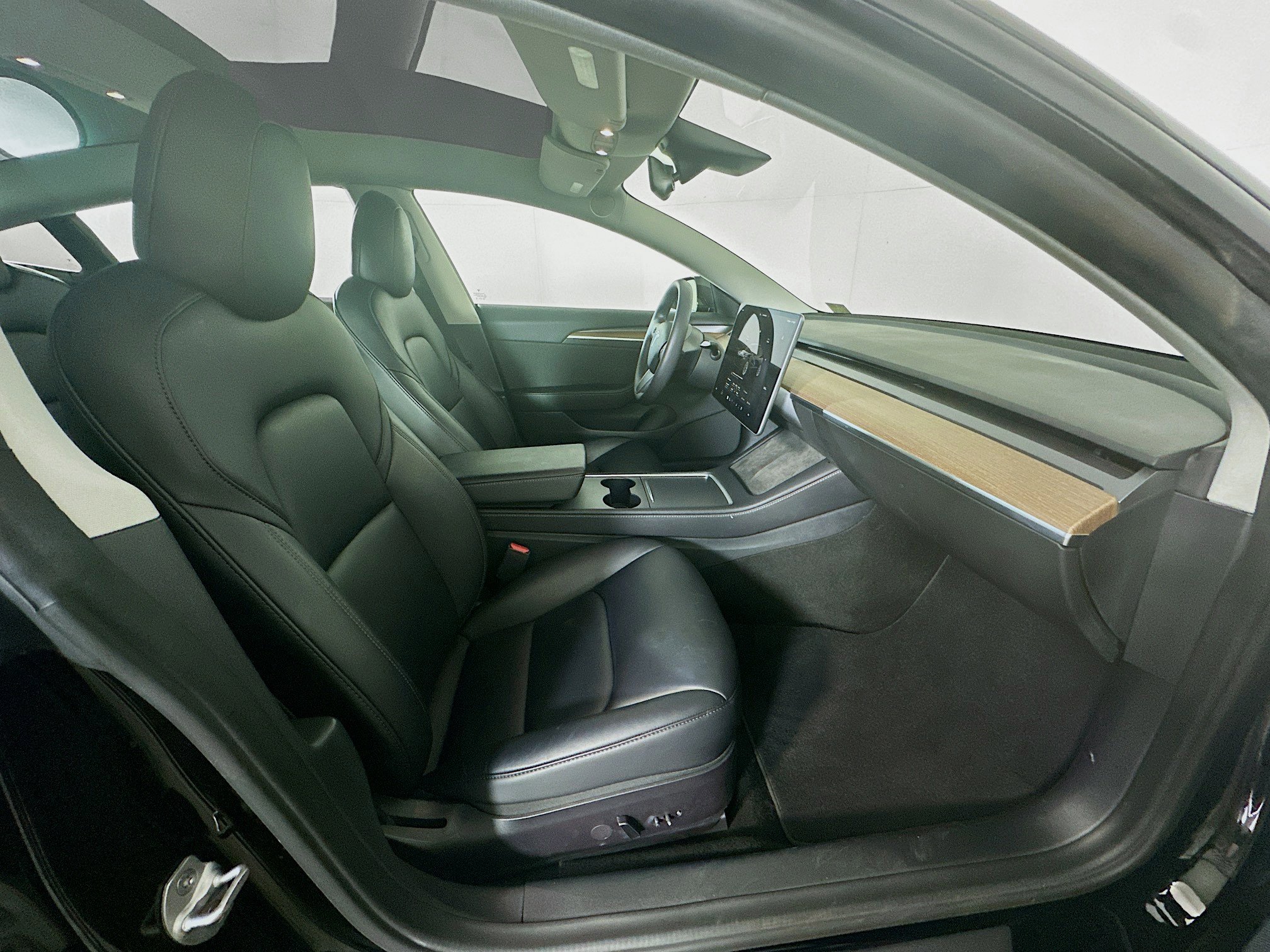 Used 2022 Tesla Model 3 Standard Range image 32