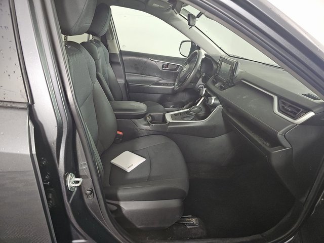 Used 2022 Toyota RAV4 LE image 5