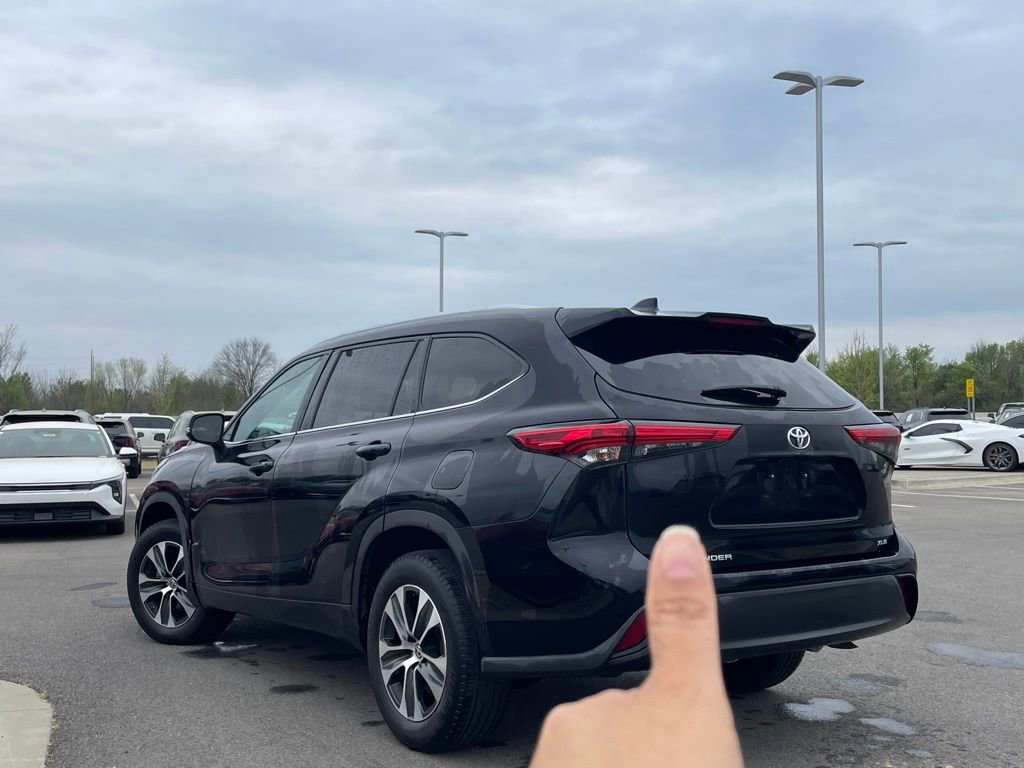 Used 2020 Toyota Highlander XLE FWD image 5