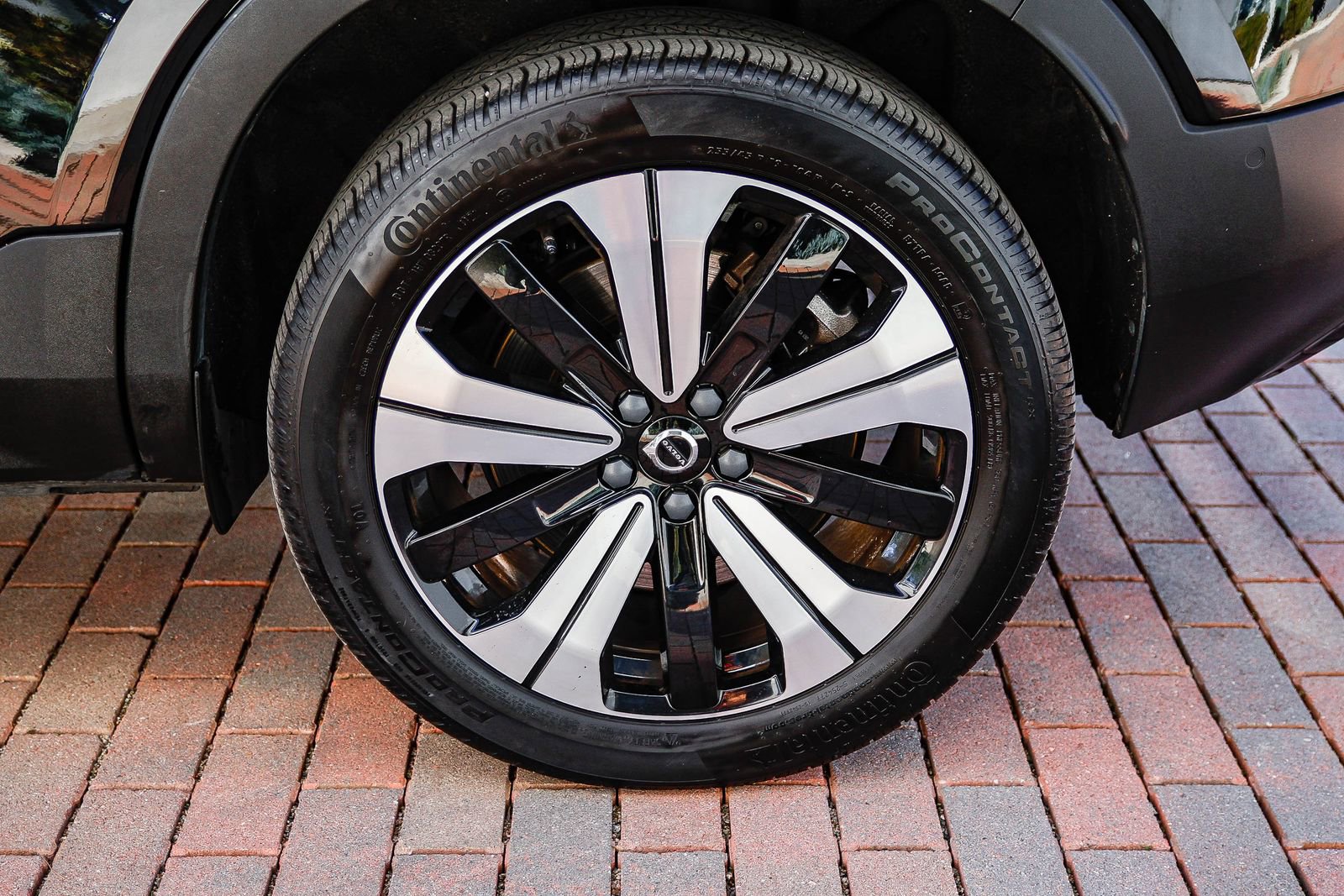 Used 2023 Volvo XC40 Recharge Plus image 10