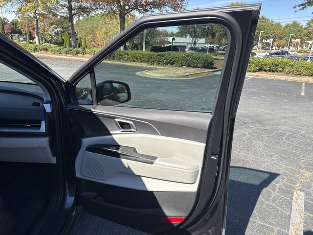 Certified 2023 Kia Carnival LX image 32