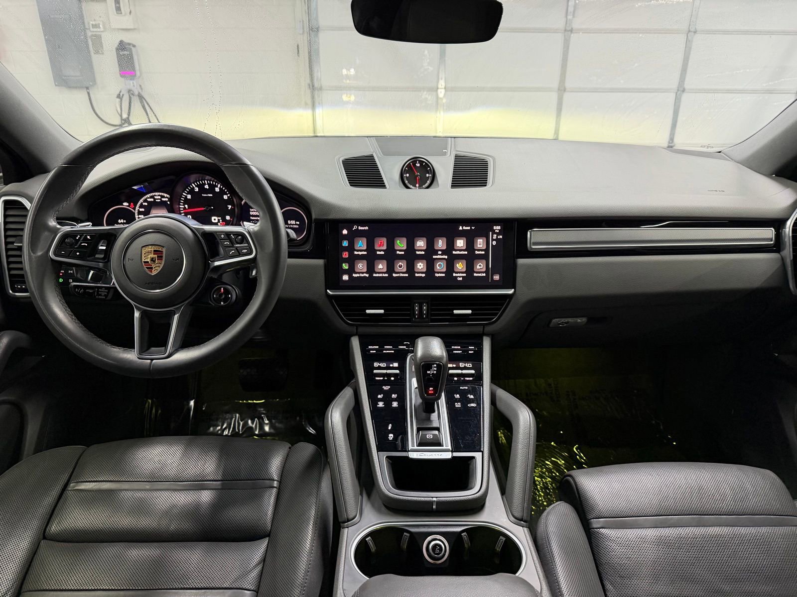 Used 2023 Porsche Cayenne Coupe image 12