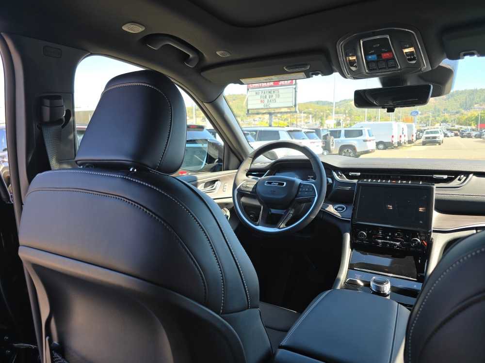 New 2025 Jeep Grand Cherokee Limited image 10