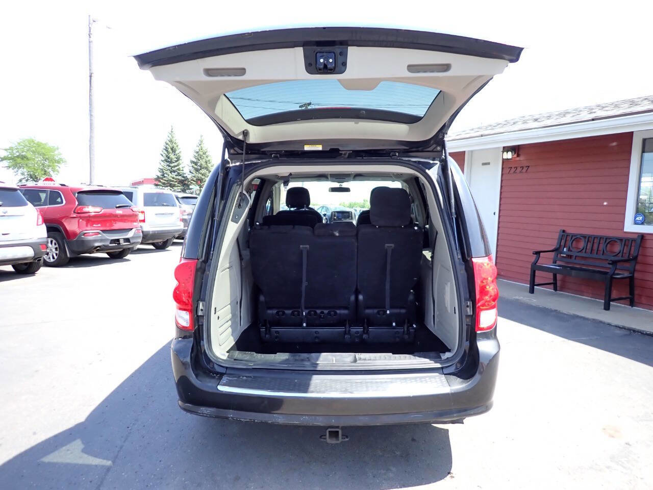 Used 2012 Dodge Grand Caravan Crew w/ Crew Value Pkg FWD image 5