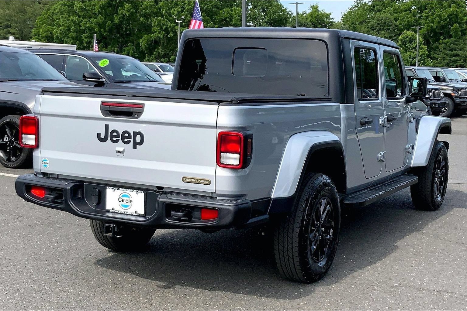 Certified 2023 Jeep Gladiator Sport AWD/4WD image 11