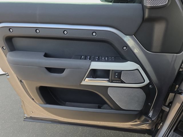 Certified 2023 Land Rover Defender 130 X-Dynamic SE AWD/4WD image 29