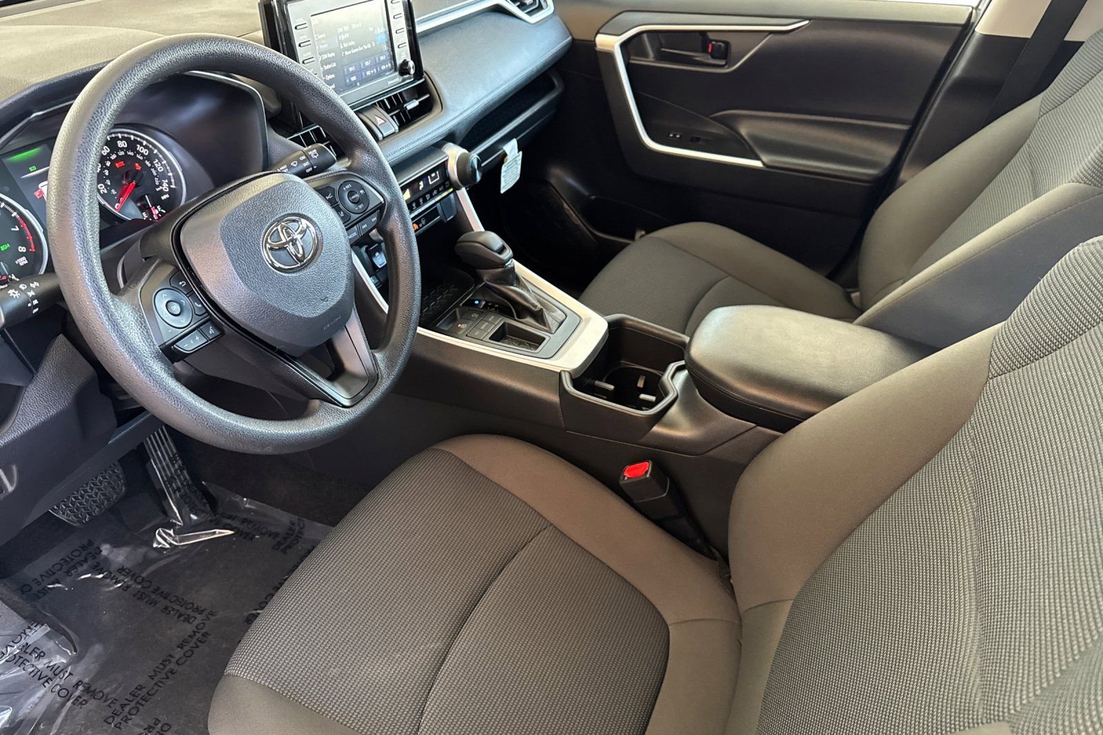 Used 2022 Toyota RAV4 LE image 10