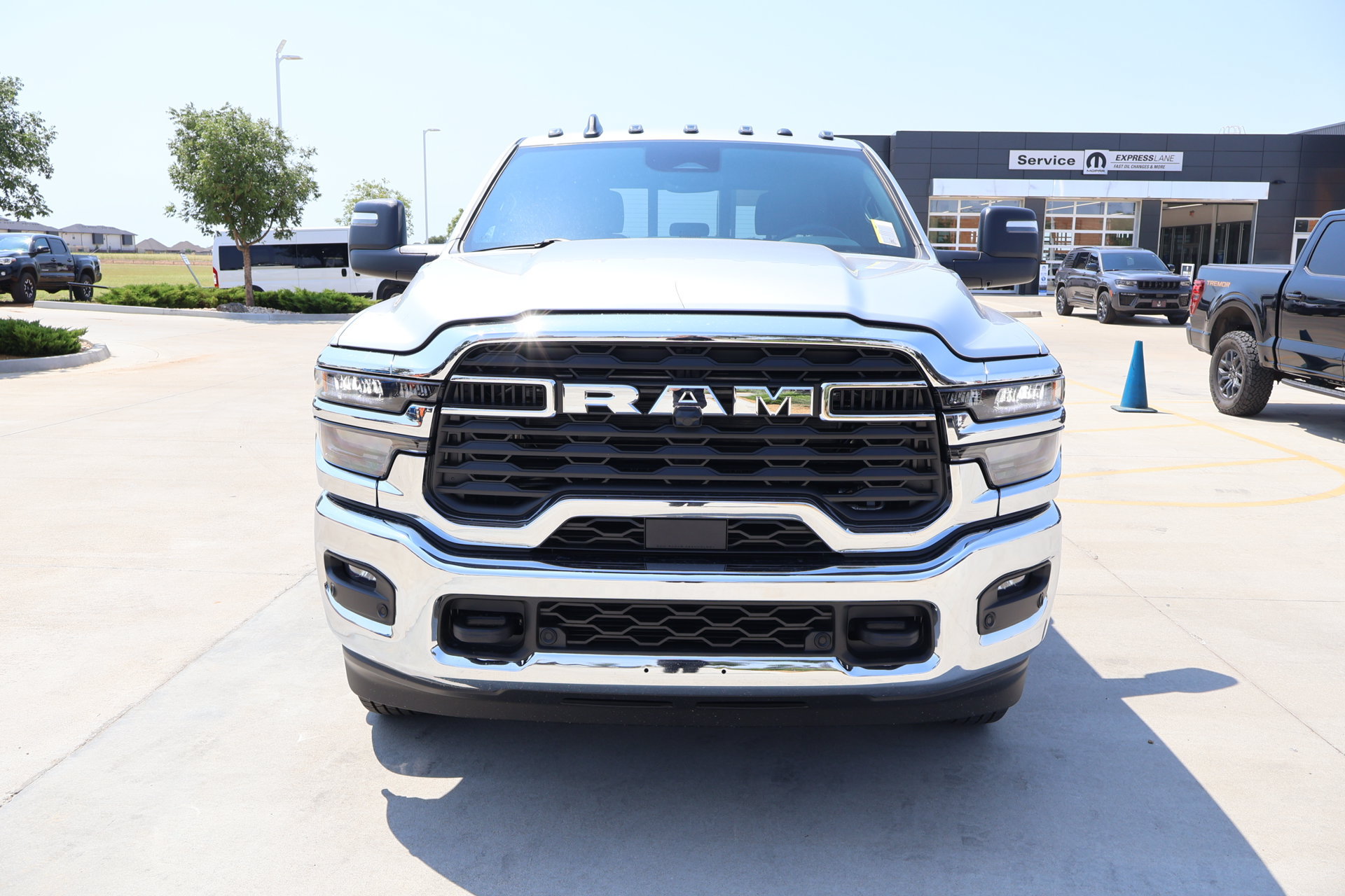 New 2026 RAM 3500 Tradesman AWD/4WD image 9