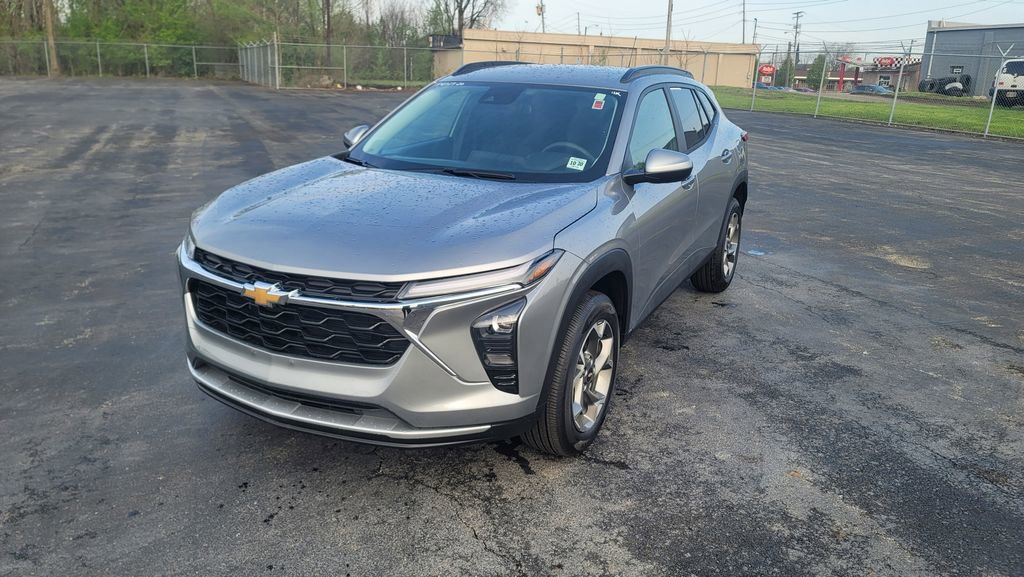 Used 2026 Chevrolet Trax LT FWD image 5