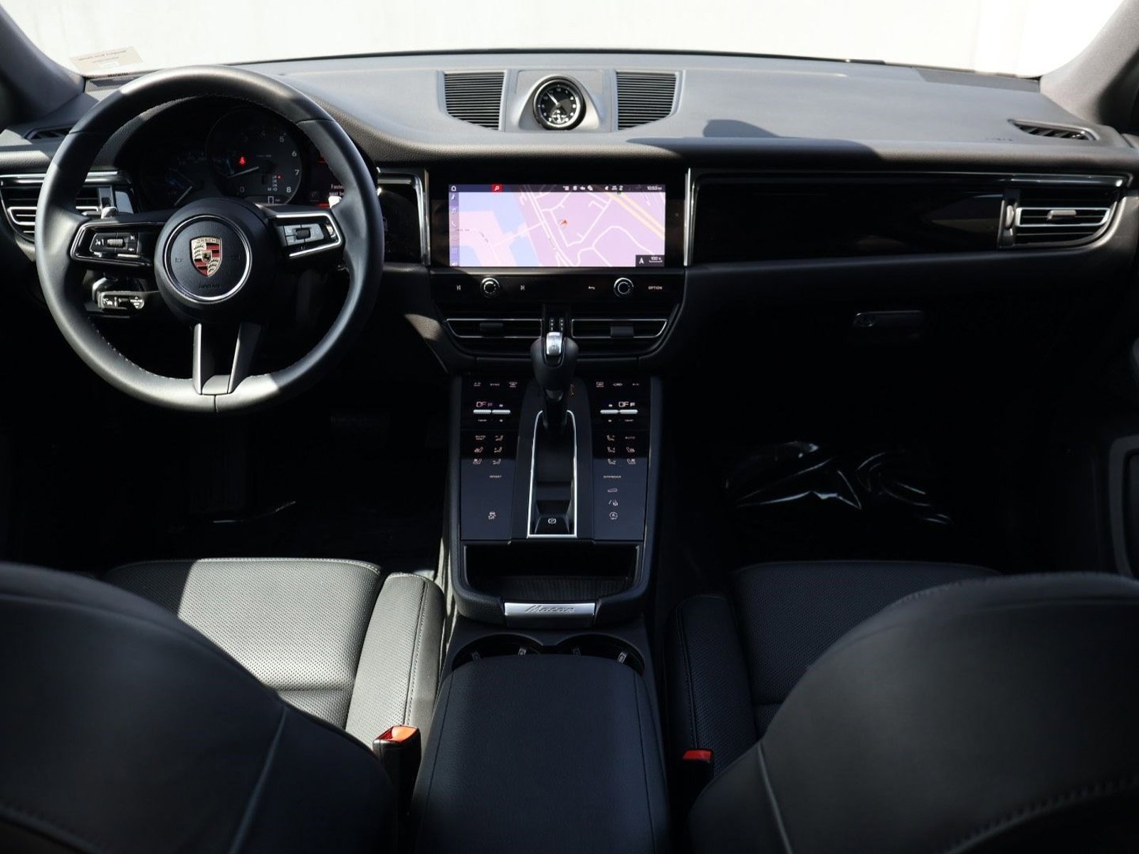 Certified 2025 Porsche Macan image 21