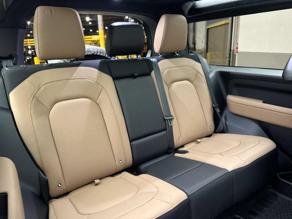 New 2026 Land Rover Defender 90 V8 AWD/4WD image 7