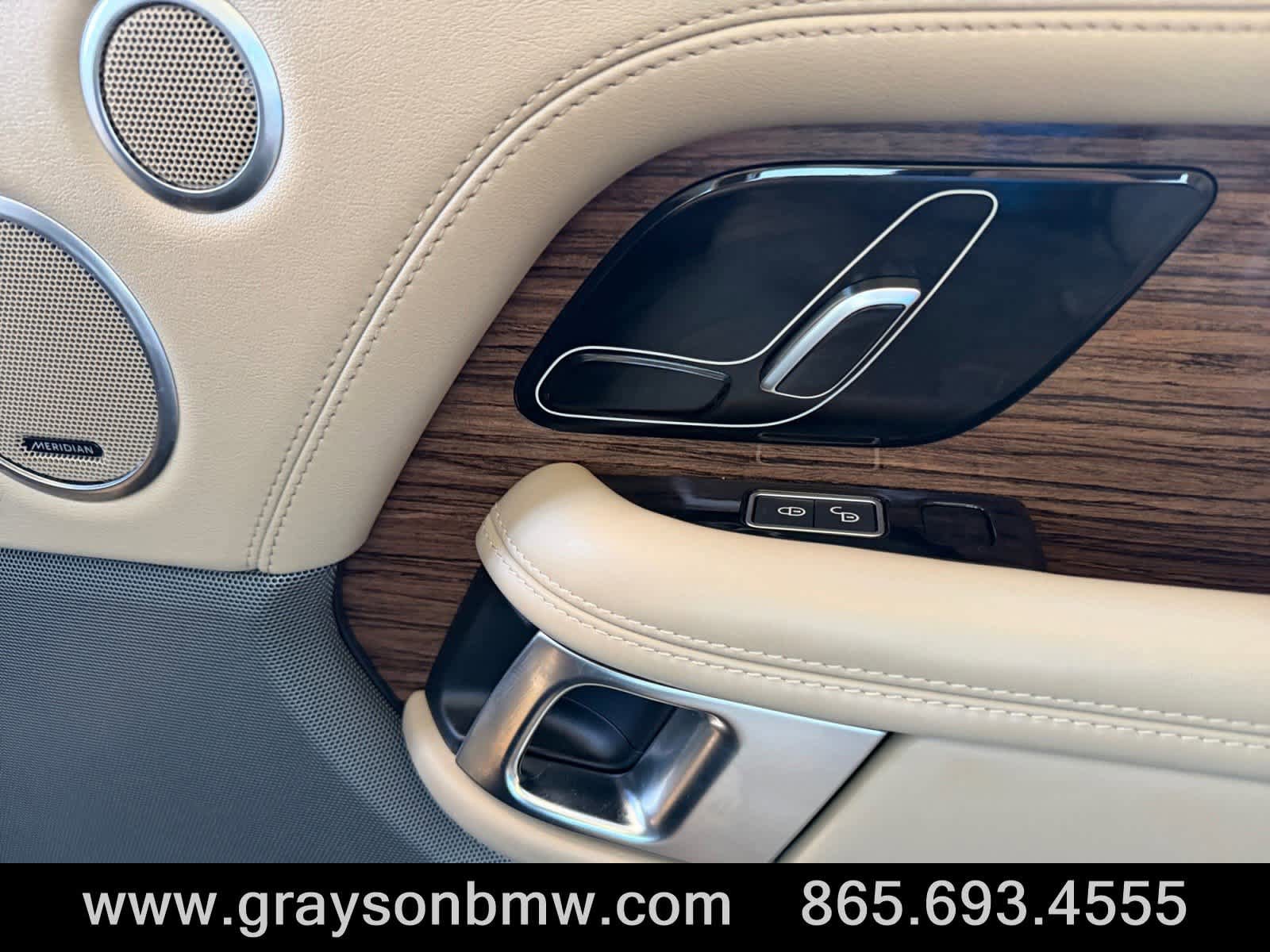 Used 2019 Land Rover Range Rover HSE image 18
