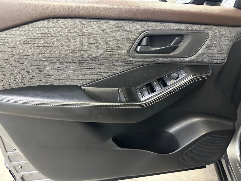 Used 2021 Nissan Rogue S AWD/4WD image 7