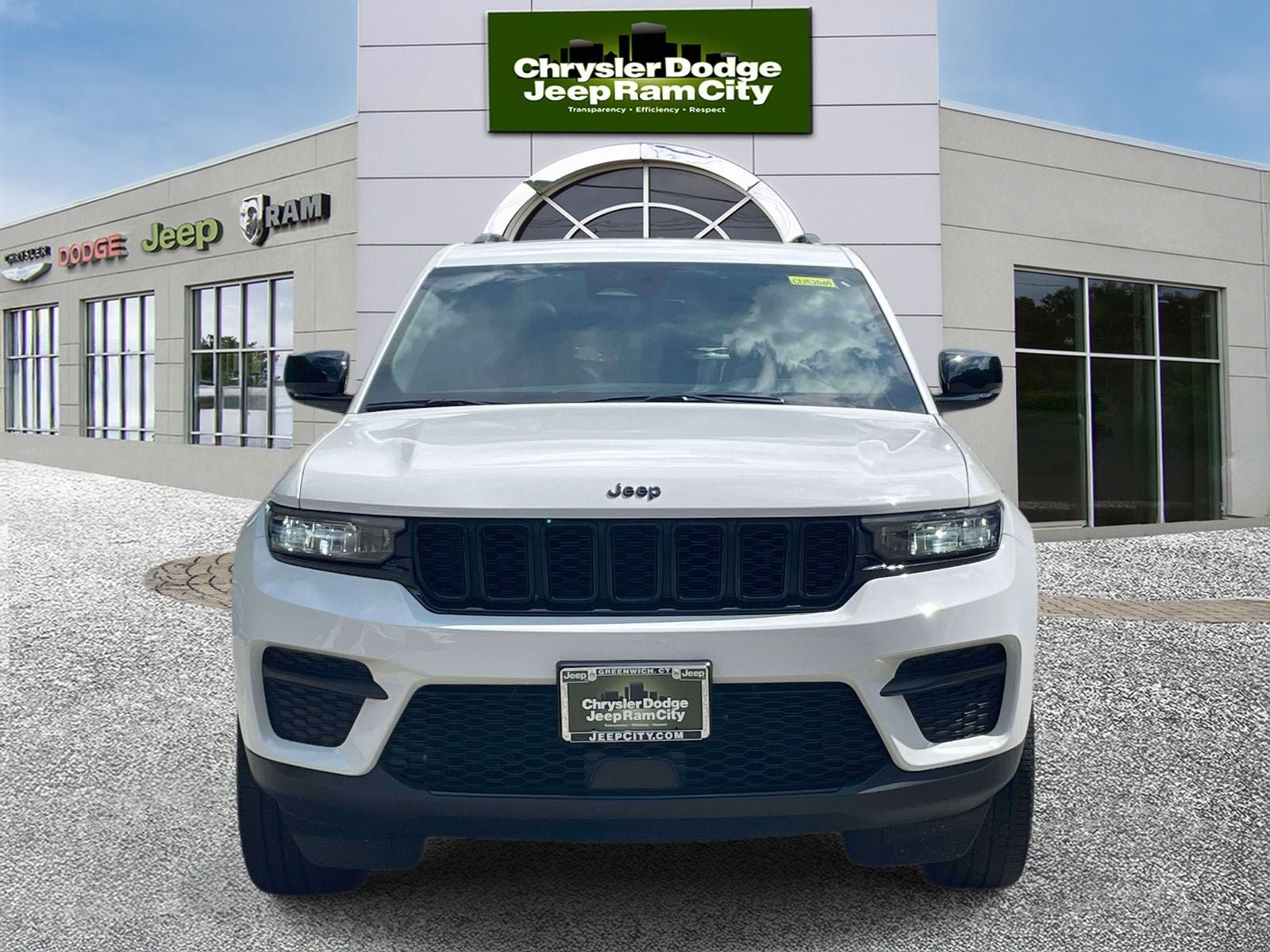 Used 2023 Jeep Grand Cherokee Altitude AWD/4WD image 2