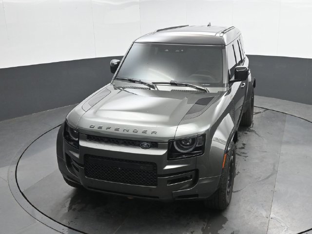 Used 2025 Land Rover Defender 110 AWD/4WD image 33