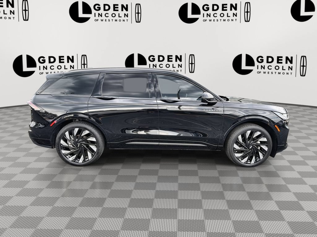 Used 2024 Lincoln Nautilus Reserve w/ Equipment Group 202A AWD/4WD image 9