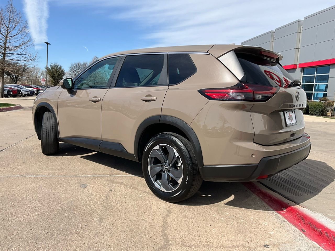 Used 2025 Nissan Rogue SV image 8