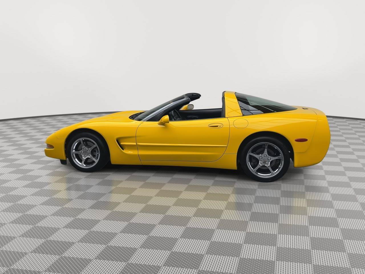 Used 2000 Chevrolet Corvette Coupe w/ Roof Pkg RWD image 27