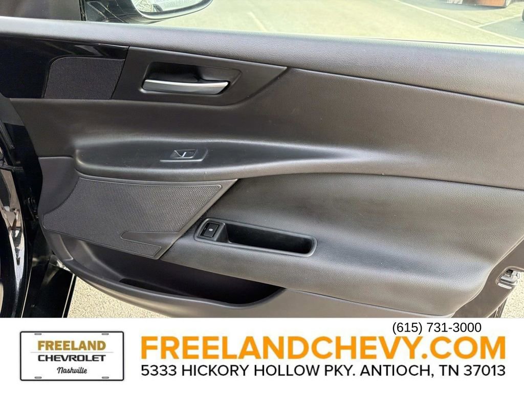 Used 2017 Jaguar XE image 23