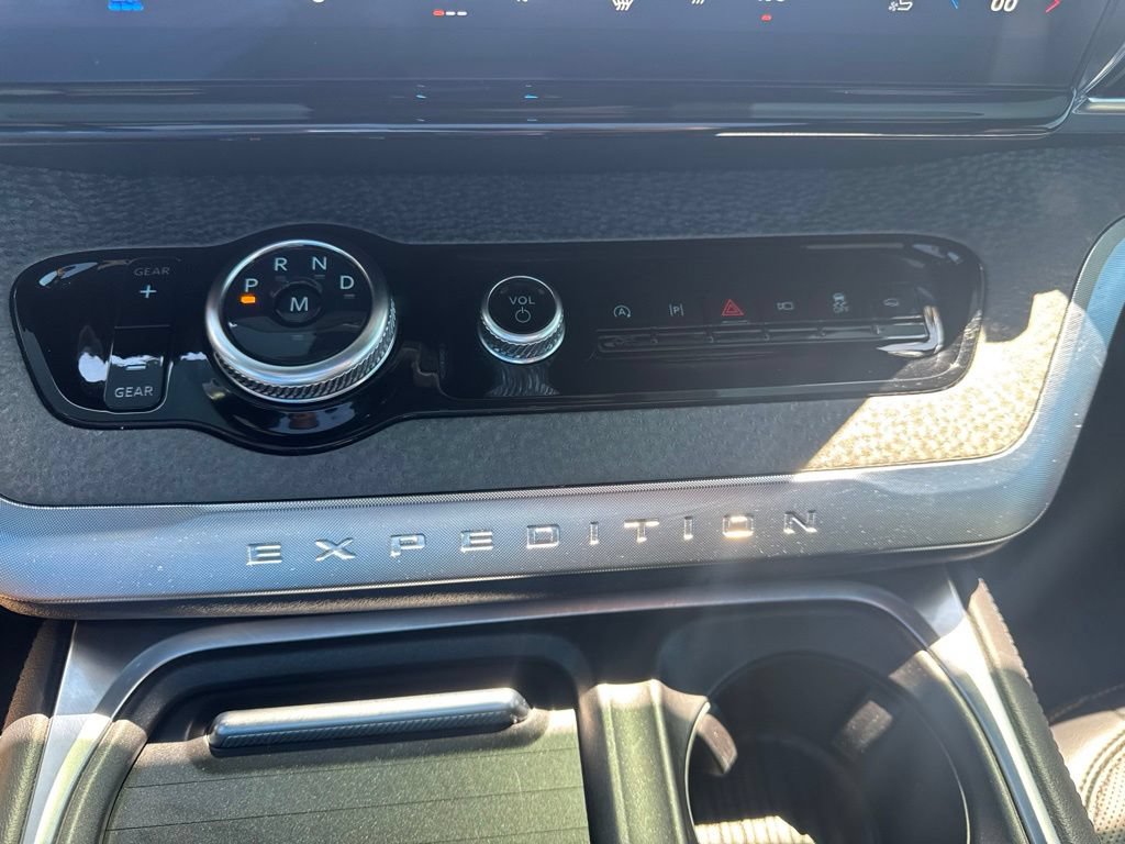 Used 2025 Ford Expedition Tremor AWD/4WD image 28
