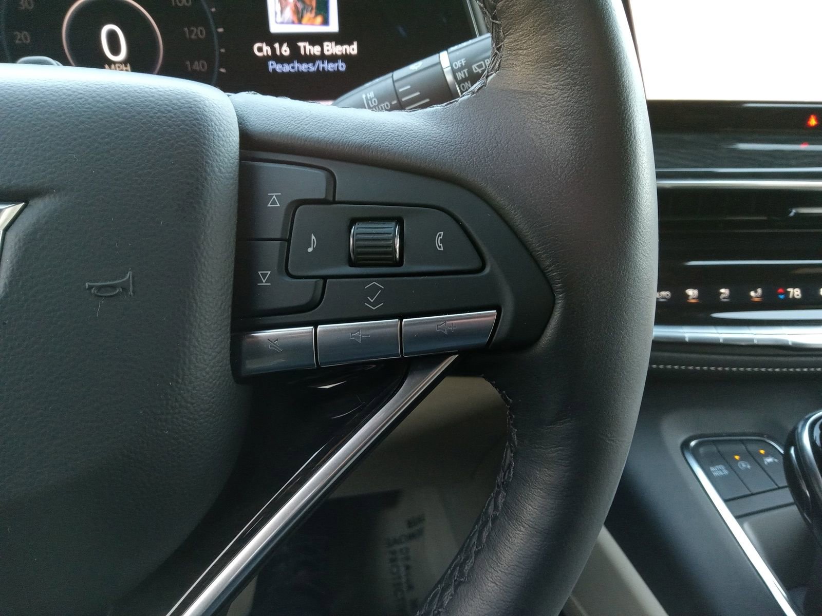 Used 2024 Cadillac Escalade ESV Premium Luxury AWD/4WD image 21