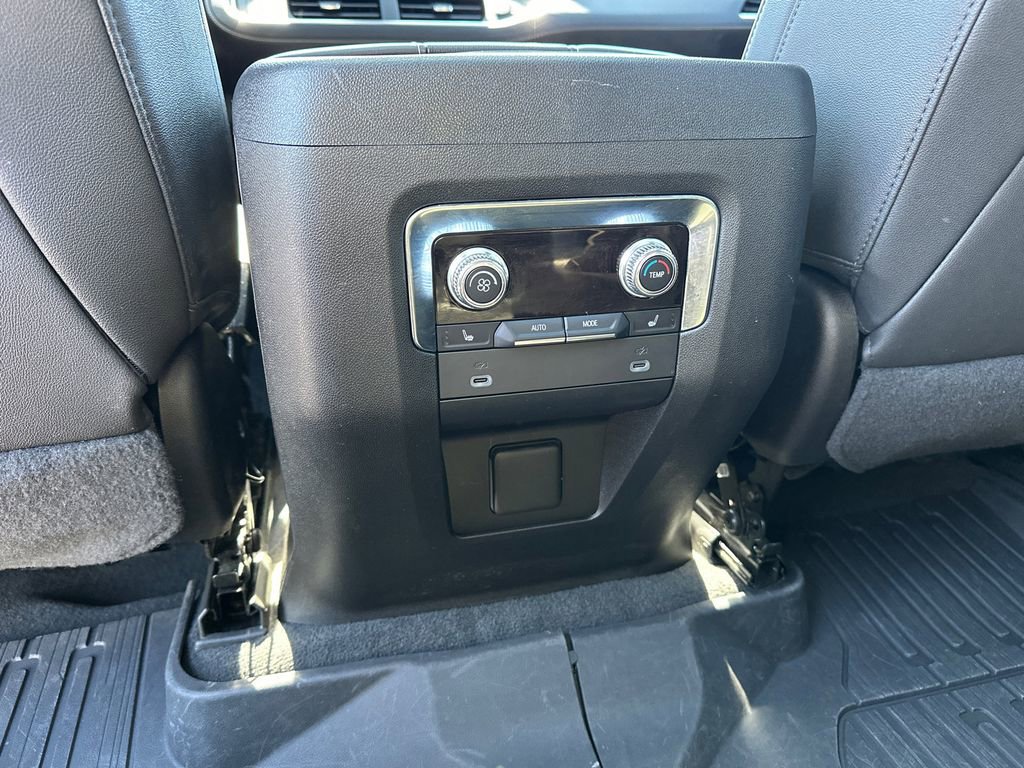 Used 2022 GMC Yukon SLT w/ SLT Premium Package AWD/4WD image 23