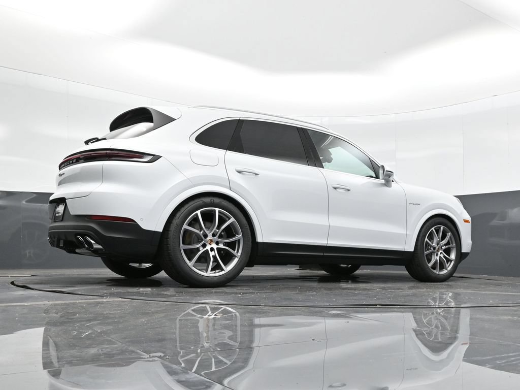 Certified 2025 Porsche Cayenne E-Hybrid AWD/4WD image 38