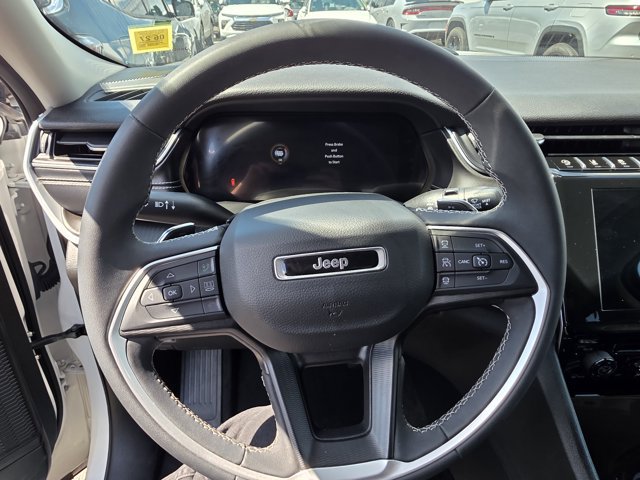 Certified 2023 Jeep Grand Cherokee Laredo AWD/4WD image 4