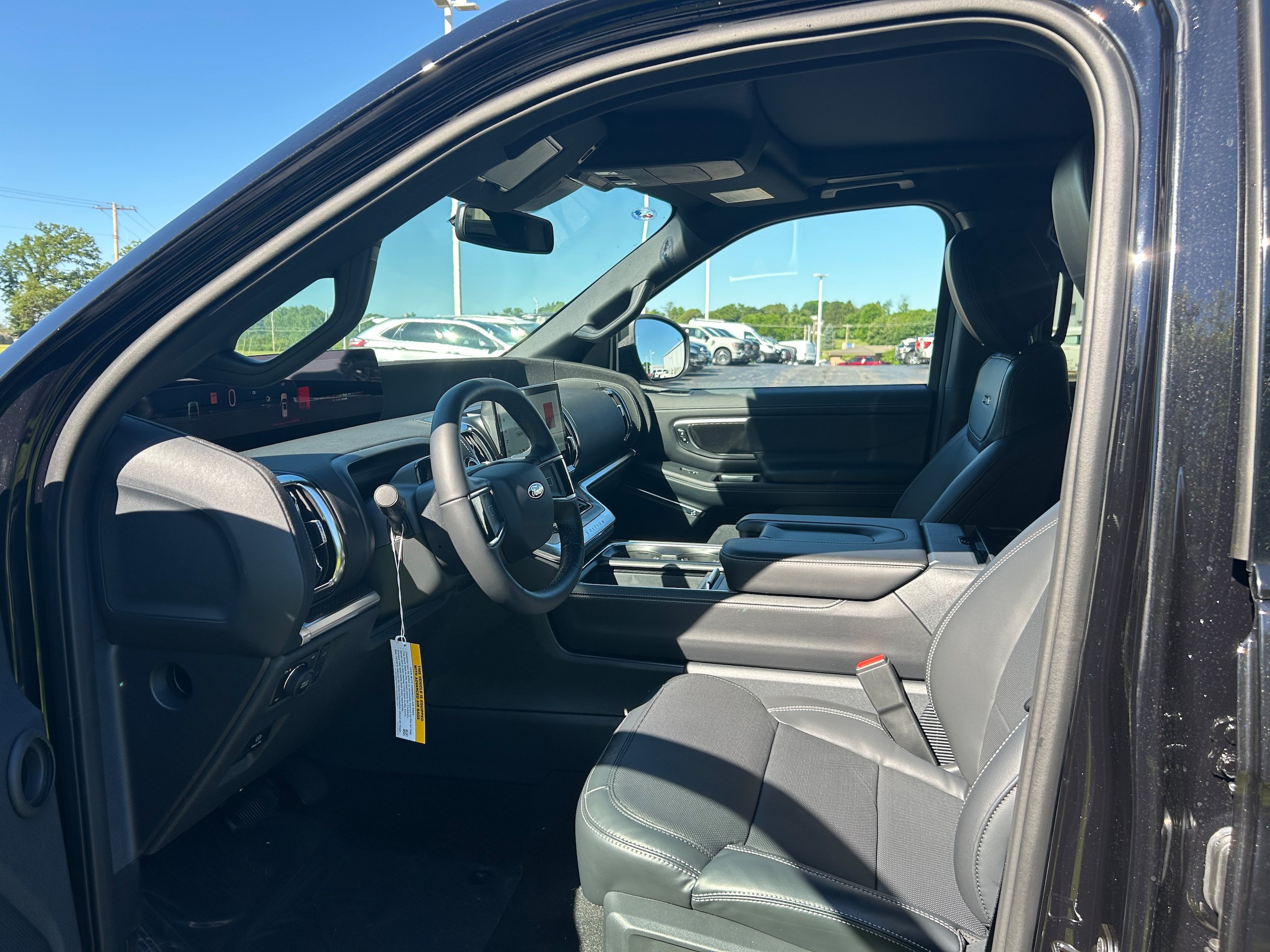 New 2026 Ford Expedition Platinum w/ Stealth Performance Package AWD/4WD image 8
