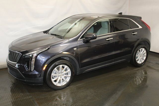 Certified 2022 Cadillac XT4 Luxury w/ Cold Weather Package image 2