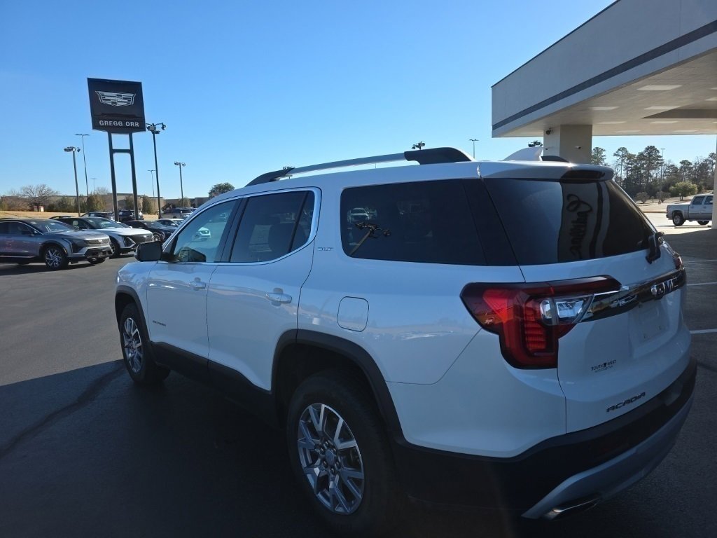 Used 2020 GMC Acadia SLT w/ Driver Alert Package II image 3