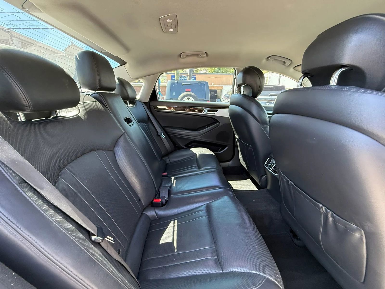 Used 2015 Hyundai Genesis 3.8 RWD image 40