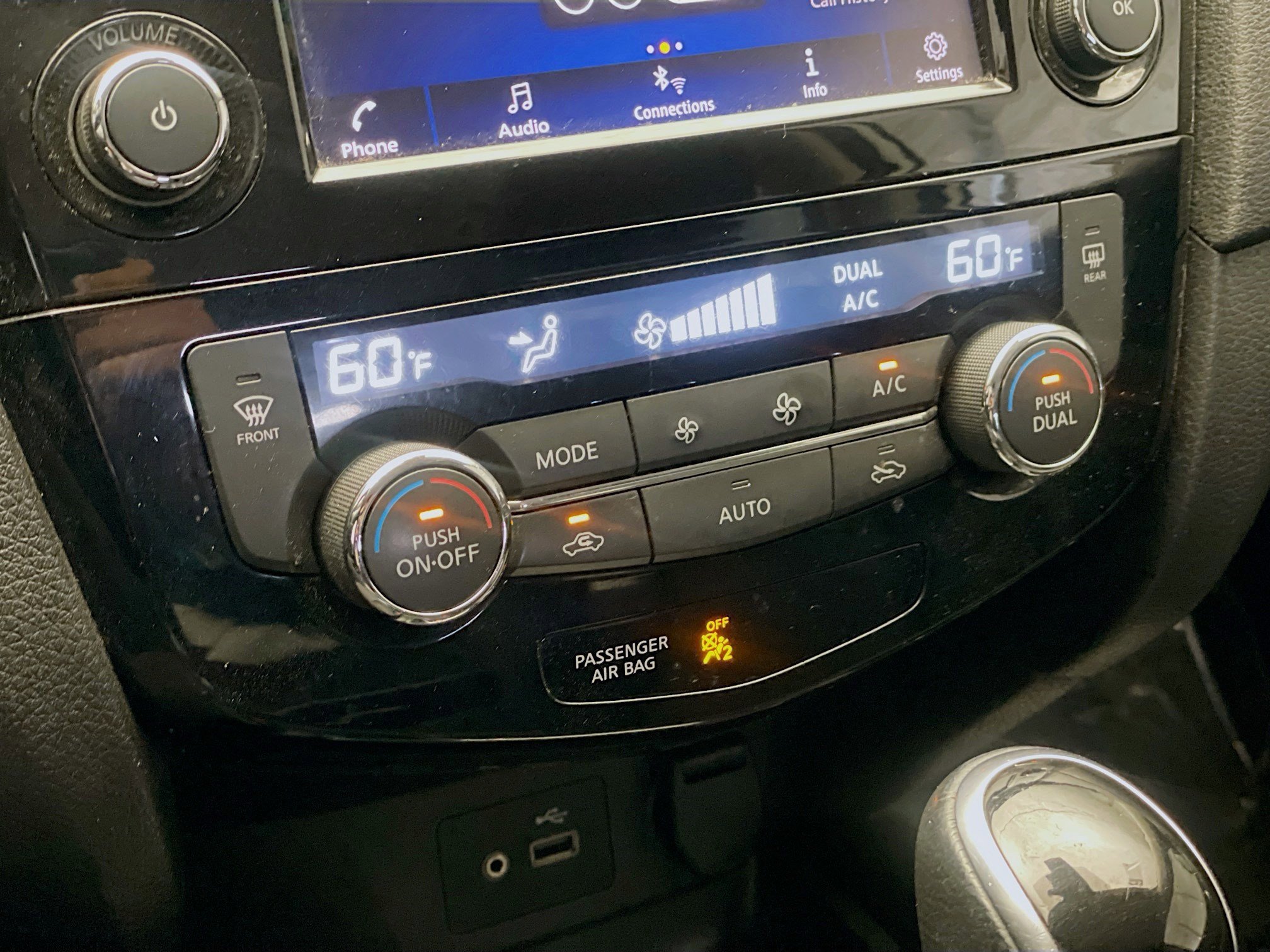 Used 2020 Nissan Rogue SV image 11