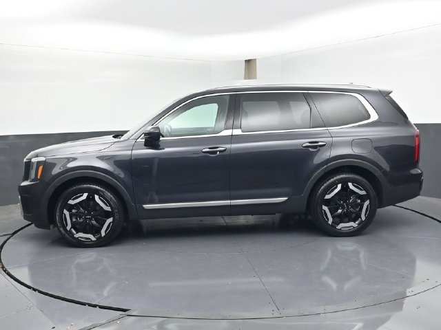 Used 2025 Kia Telluride S FWD image 4