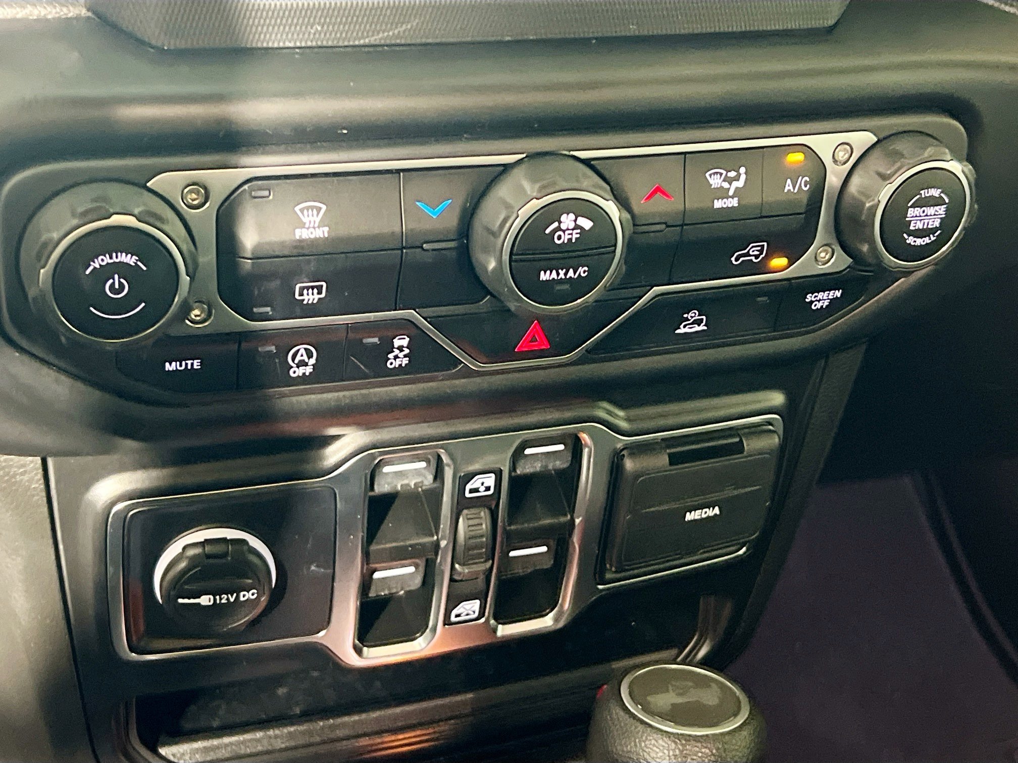 Used 2023 Jeep Wrangler Altitude image 25